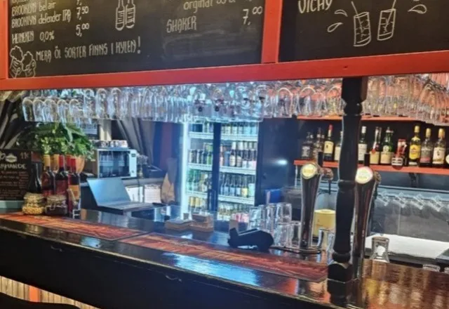 Baren inne på Pub Frans